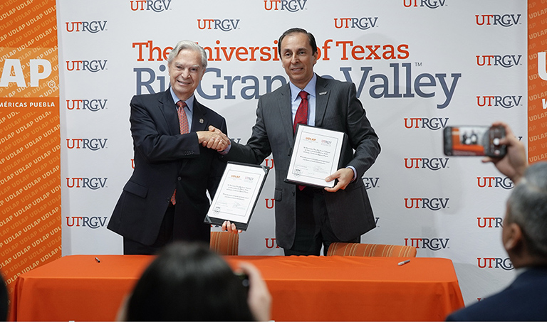 Dr. Luis Ernesto Derbez Bautista, president of Universidad de las Américas Puebla (UDLAP), and Dr. Can (John) Saygin, senior vice president for Research and dean of the Graduate College at UTRGV, shake hands after the signing of a collaborative research agreement.