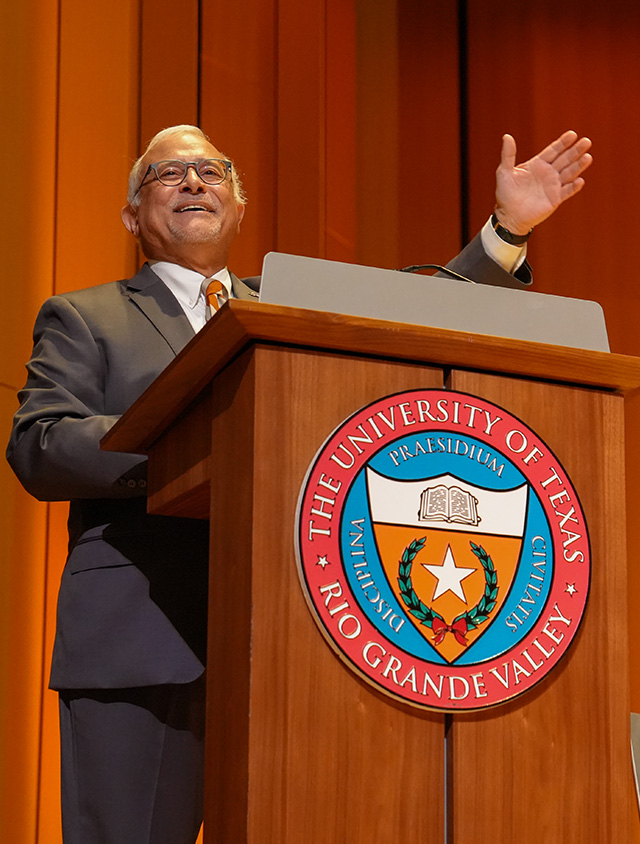 Dr. Luis Zayas, provost and executive vice president for Academic Affairs, at Fall Convocation.