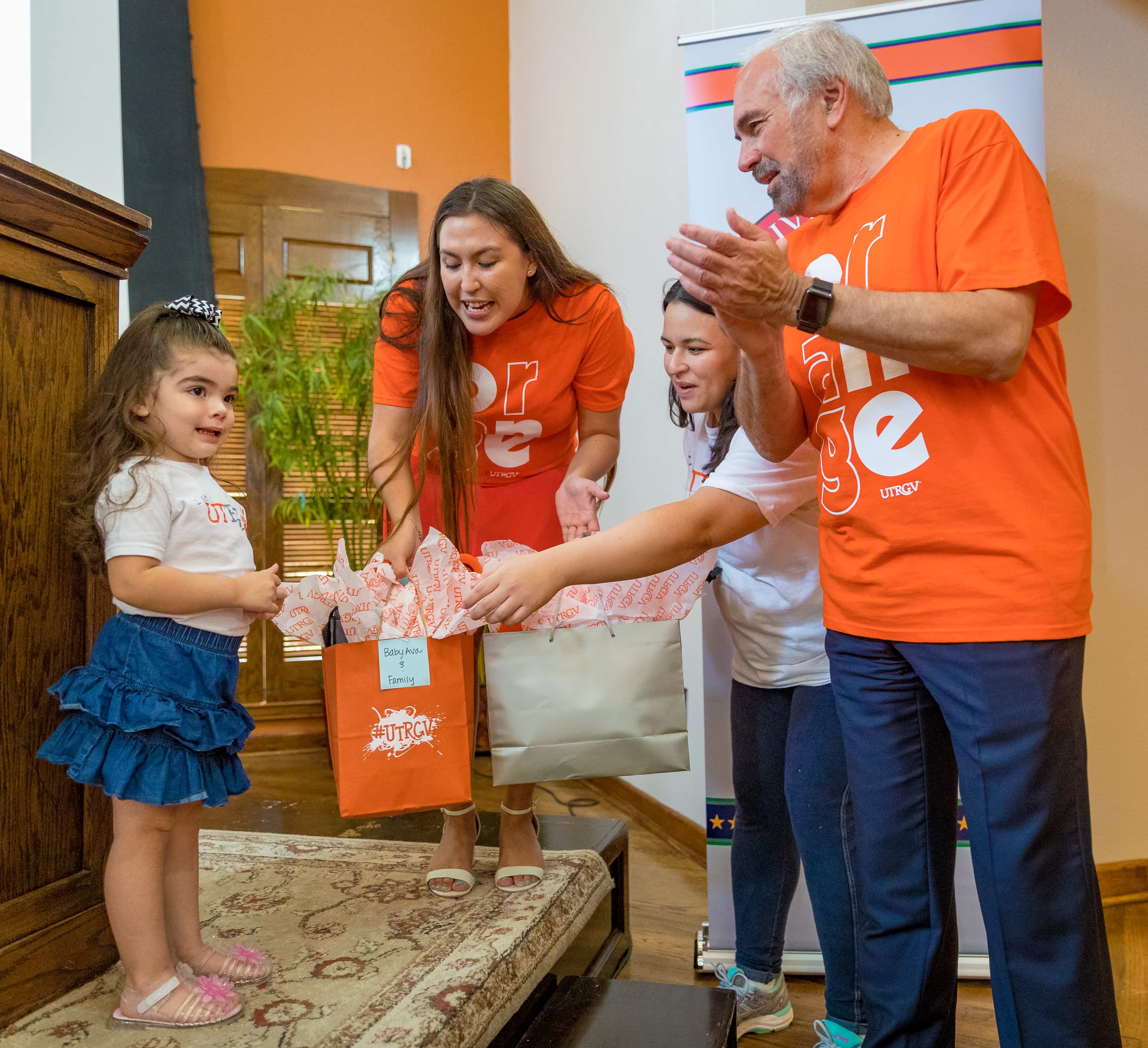  Ava Chambers recieves gift bag from Denisce Palacios, Student Body President.