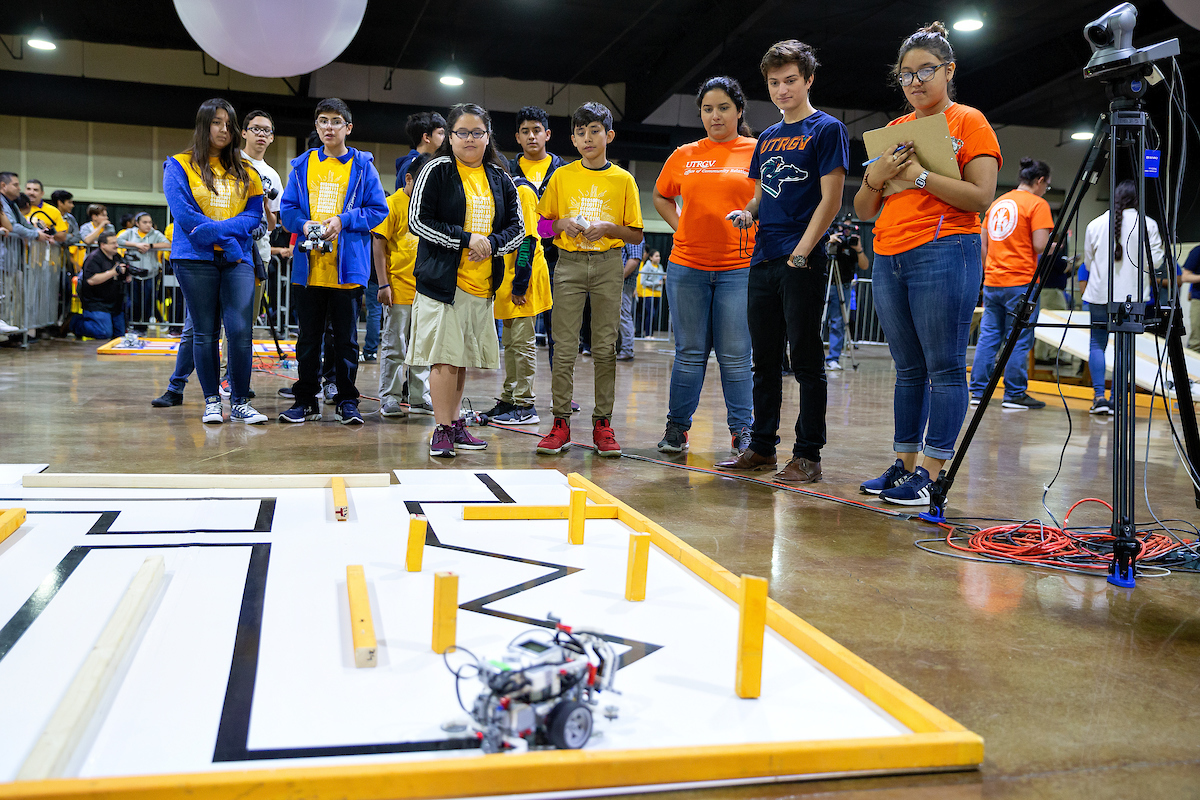 Robot makes its way through obstacle course.