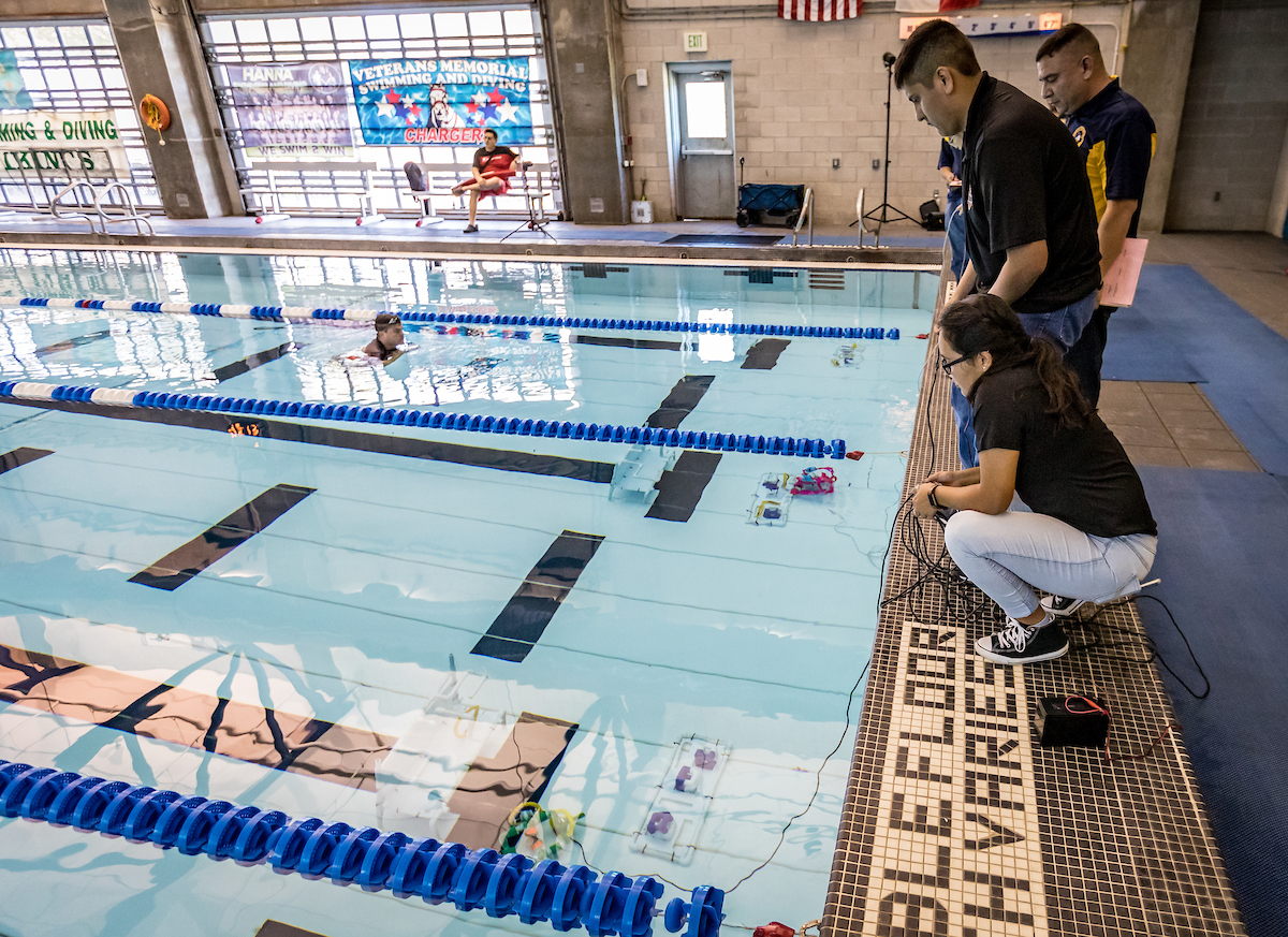 Robot begins challenge under water.