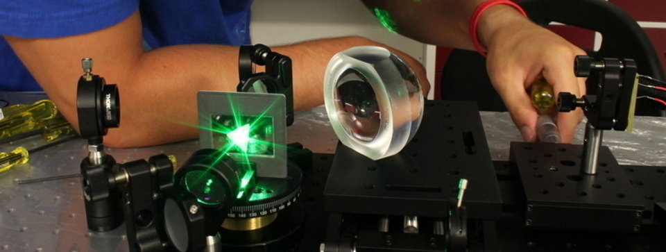 REU student conducting research in Laser Instrumentation under the REU UTRGV program