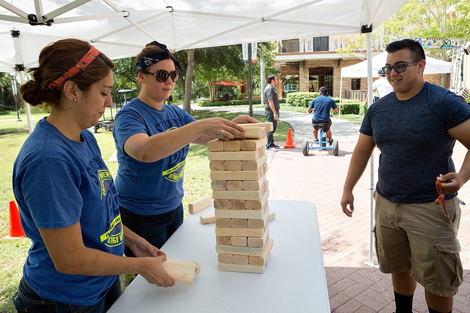 UTRGV students setup a game of giant jenga during Picnic With the President on Thursday, Sep. 3, 2015 at El Gran Salon in Brownsville, Texas. UTRGV photo by Paul Chouy
