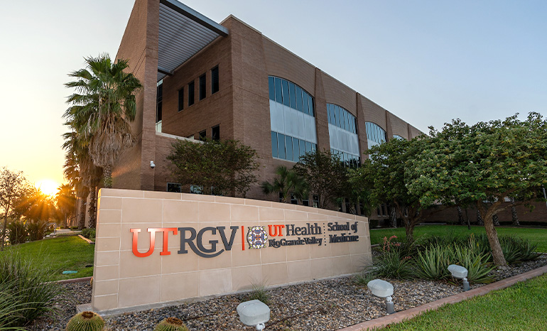 UTRGV medical students with Dean Krouse