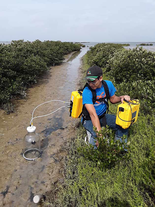 Gaspar Najera, TRESS undergraduate student under Dr. Fierro’s mentorship, presents at the UTRGV Engaged Scholar Symposium his research on greenhouse gas emissions in Mangrove sites. The title of his research was: “Soil Carbon Fluxes in a Mangrove-Marsh-Mudflat Continuum of the Lower Laguna Madre”. 