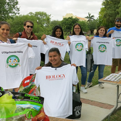 picture of students showing their bee campus designation t-shirts