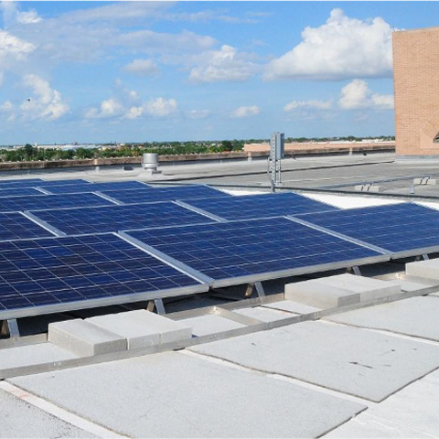 photo of the rooftop solar arrays on top of UTRGV Edinburgh's Engineering Building