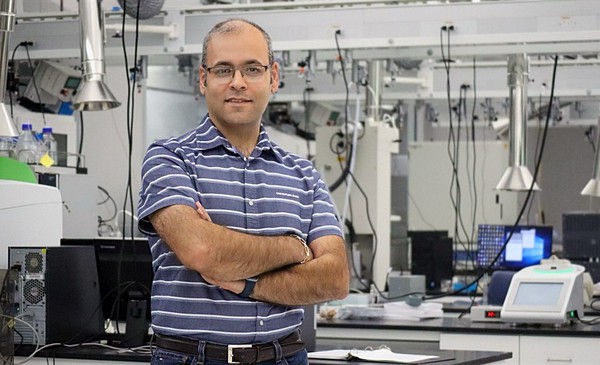 Dr. Hamidreza Ramezani, associate professor in the UTRGV Department of Physics and Astronomy, has been awarded an NSF ExpandQISE award to advance quantum research and create new opportunities for the education of underrepresented minority groups in Quantum Information Science and Engineering (QISE) education. (UTRGV Photo by María González)