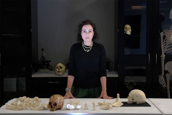 Dr. Carina Marques, assistant professor in the Department of Anthropology and the School of Integrative Biological and Chemical Sciences, will lead an NIJ-funded forensic research initiative, pioneering advancements in forensic investigation. (UTRGV Photo by Jesús Alférez)