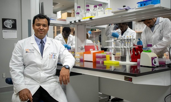 Dr. Bilal Bin Hafeez, principal investigator and assistant professor in the Department of Immunology and Microbiology at the UTRGV School of Medicine, recently received at $1.45 million NIH grant for his research proposal – “Targeting ribosome biogenesis and desmoplastic tumor microenvironment for the treatment of advanced pancreatic cancer.” (UTRGV Photo by Office of Research & New Program Development)