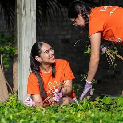 Student Vaqueros Volunteering
