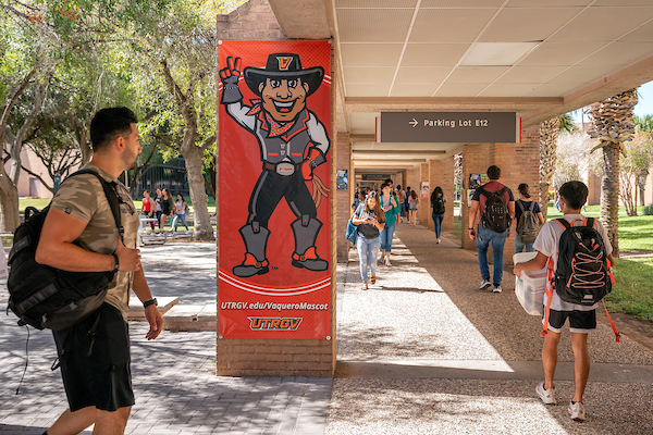 UTRGV students on campus on Tuesday, Oct. 15, 2019 in Edinburg, Texas.  UTRGV Photo by Paul Chouy