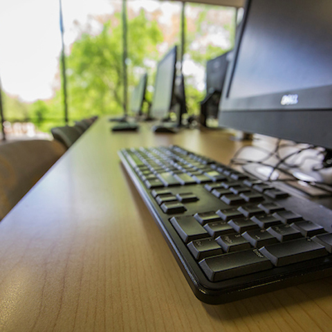 picture of computers at UTRGV