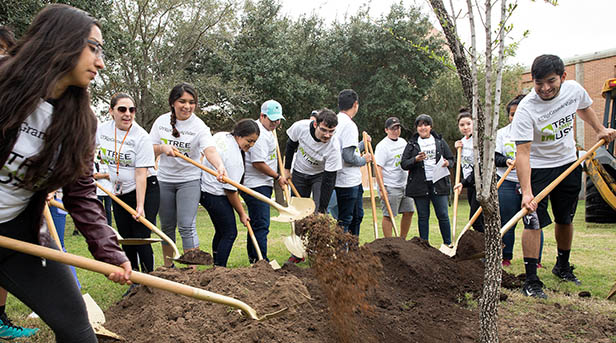 UTRGV MSSW students have an opportunity to earn a Graduate Certificate in Sustainable Community Health Promotion in Social Work while earning the MSSW degree. Students do not need to complete more hours than required for the MSSW degree. Macro concentration students complete the requirements for the certificate by completing the required courses in the concentration.