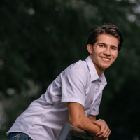 Ethan De Leon